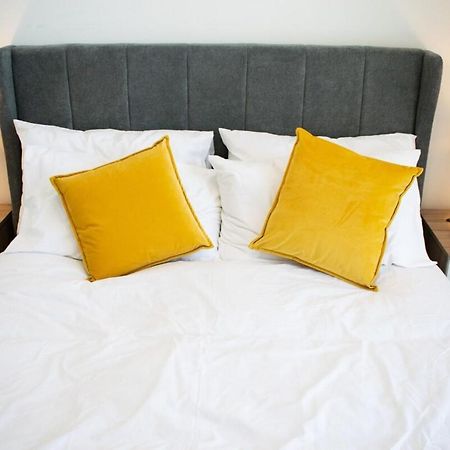 Beautifully Renovated Apartment -Central เอดินบะระ ภายนอก รูปภาพ