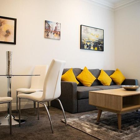Beautifully Renovated Apartment -Central เอดินบะระ ภายนอก รูปภาพ