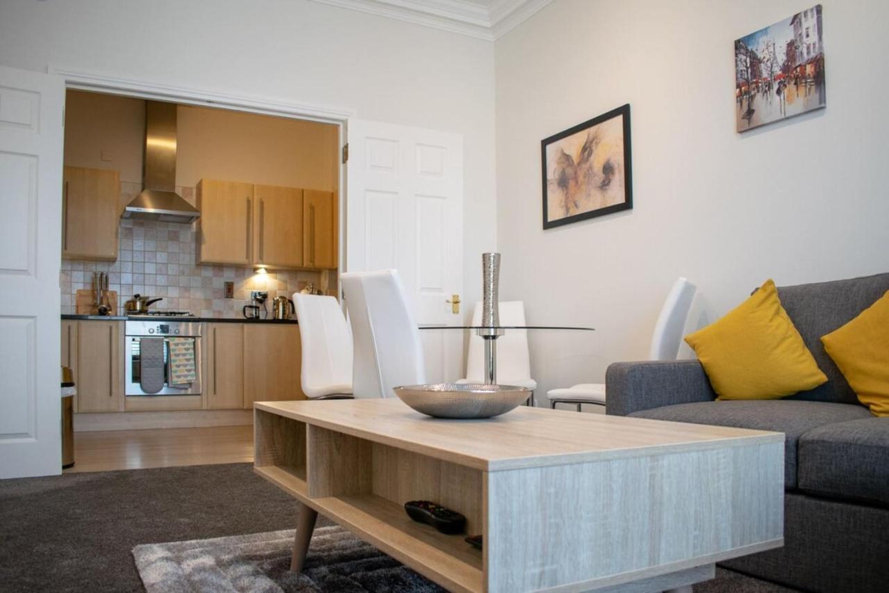 Beautifully Renovated Apartment -Central เอดินบะระ ภายนอก รูปภาพ