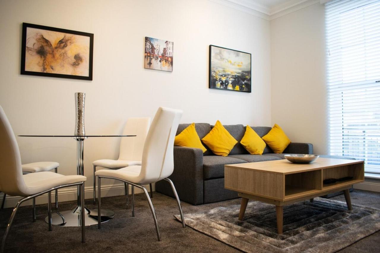 Beautifully Renovated Apartment -Central เอดินบะระ ภายนอก รูปภาพ