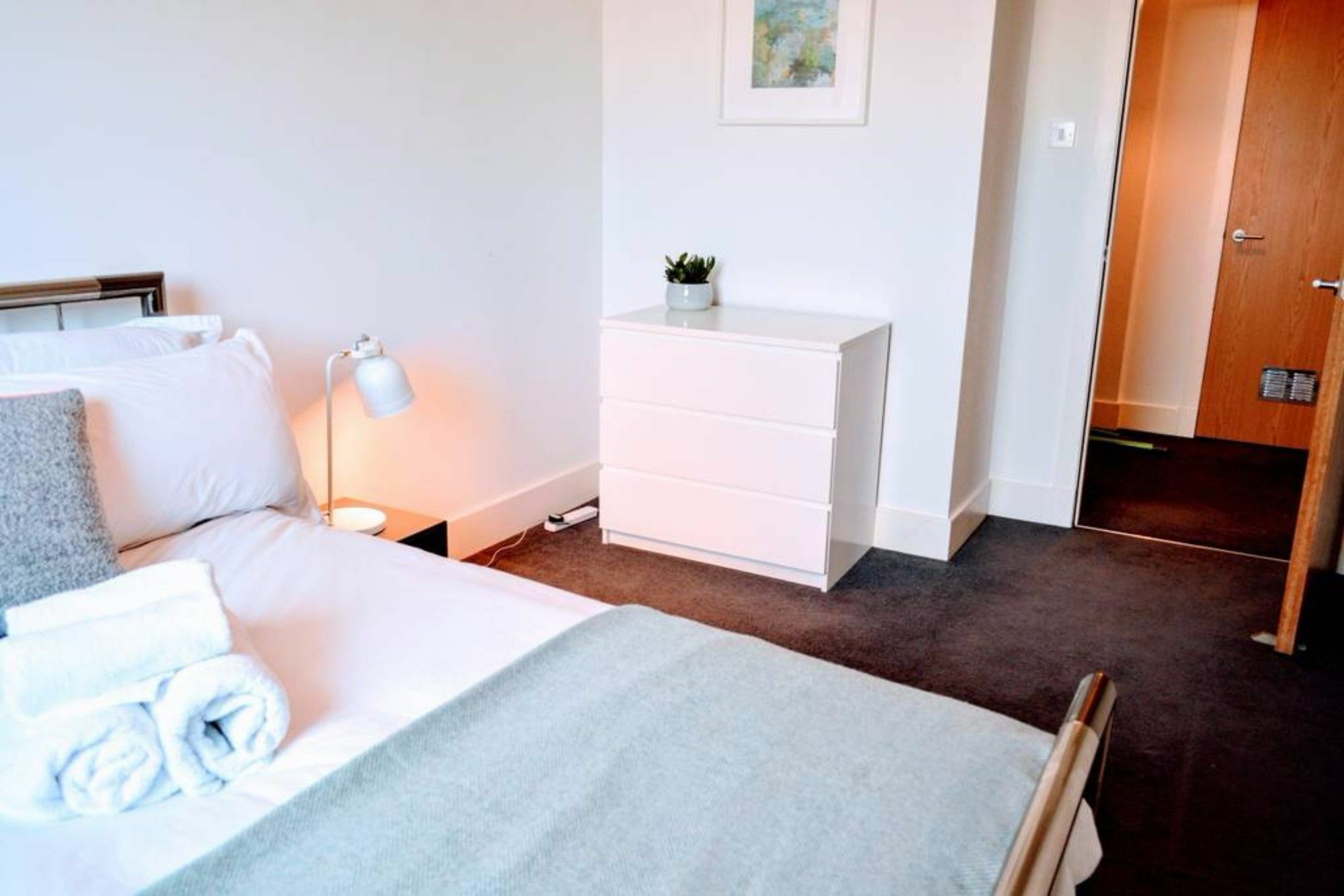 Beautifully Renovated Apartment -Central เอดินบะระ ภายนอก รูปภาพ