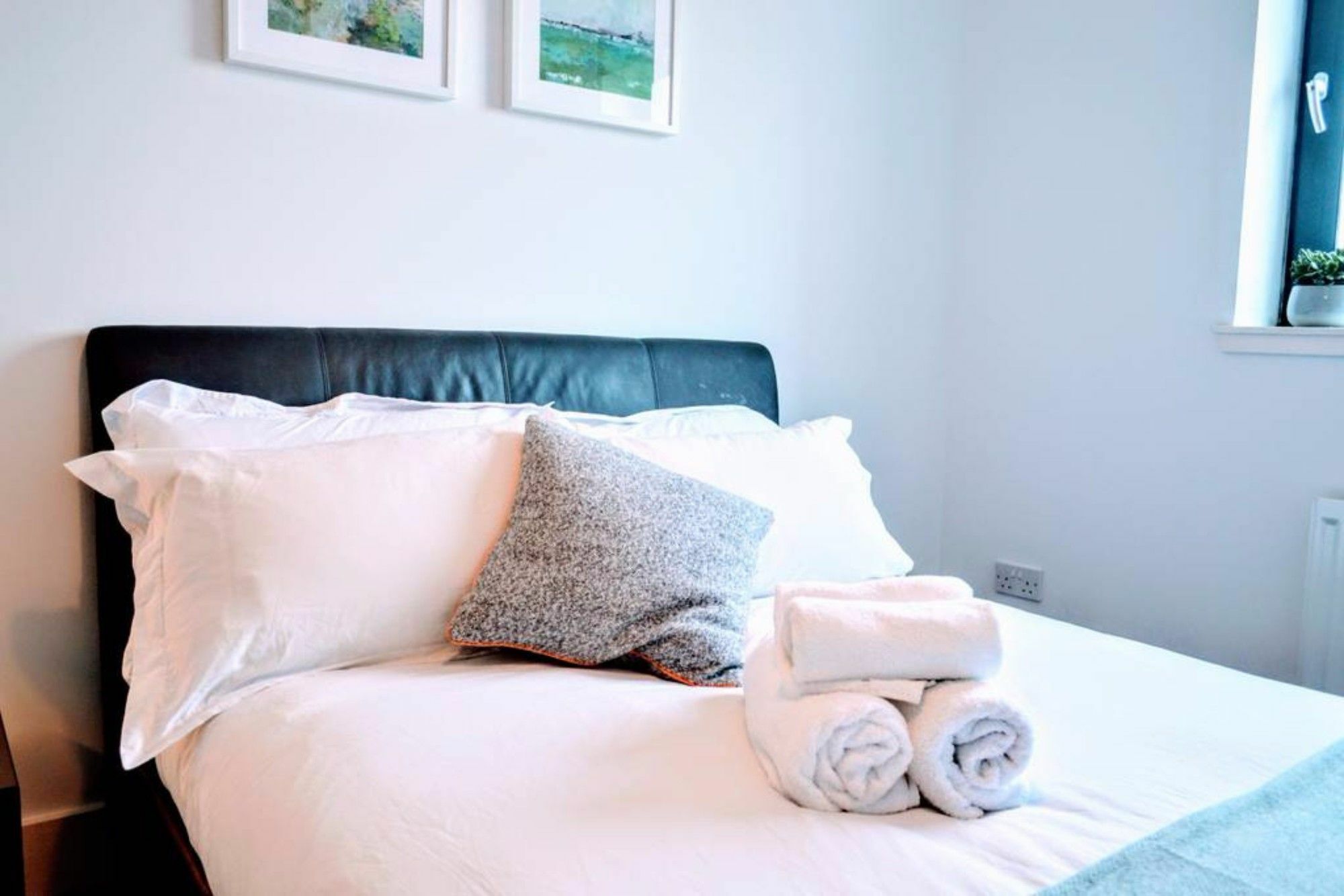 Beautifully Renovated Apartment -Central เอดินบะระ ภายนอก รูปภาพ
