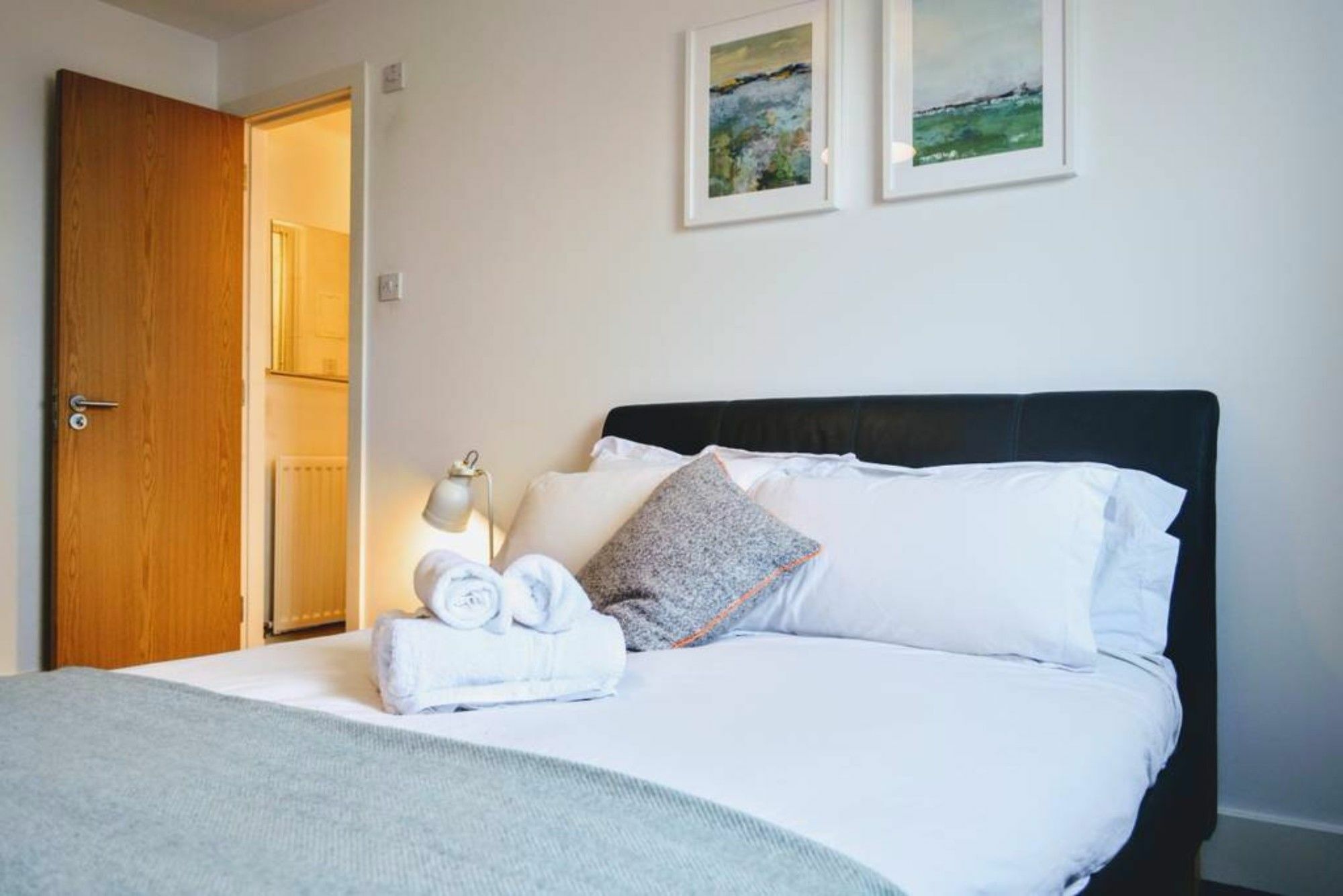 Beautifully Renovated Apartment -Central เอดินบะระ ภายนอก รูปภาพ