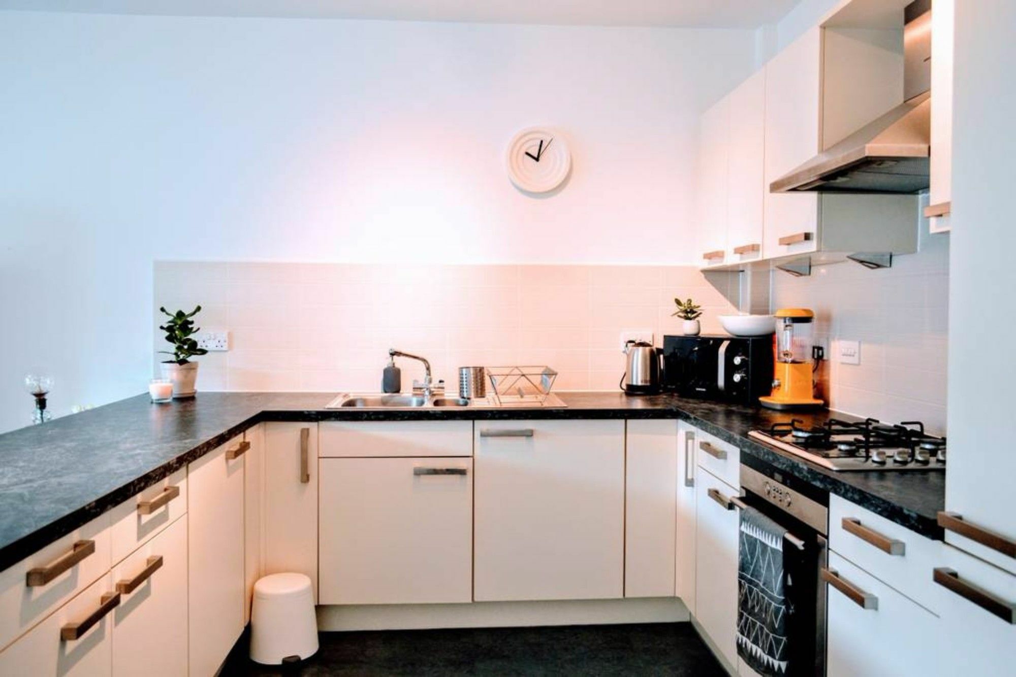 Beautifully Renovated Apartment -Central เอดินบะระ ภายนอก รูปภาพ